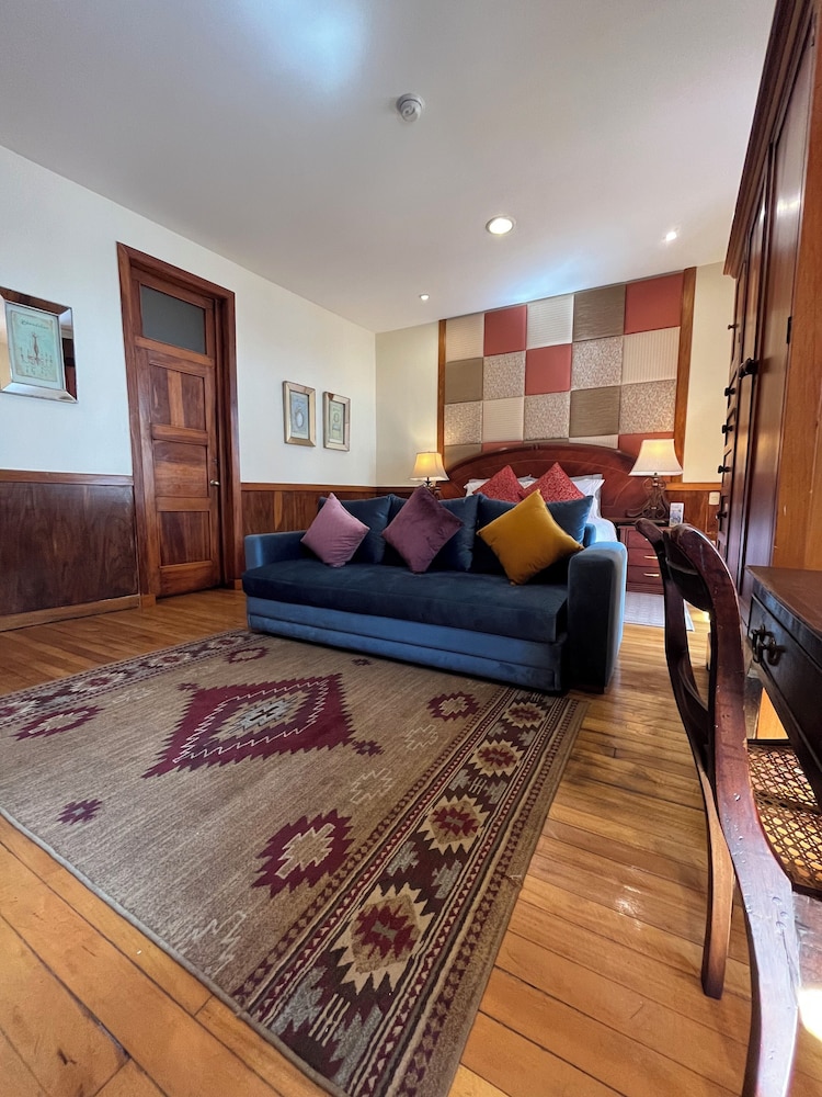Pepe's House Cuenca Hotel & Hostel