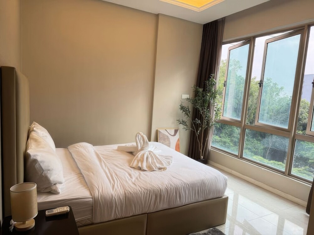 Dorsett Hartamas SkyPool & Chill