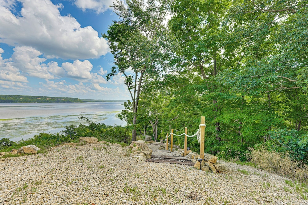 River Views + Wraparound Deck: Dubuque Getaway