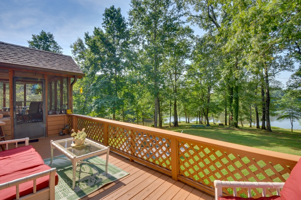 Waterfront Casabella Cottage w/ Kayaks & Fishing view 5