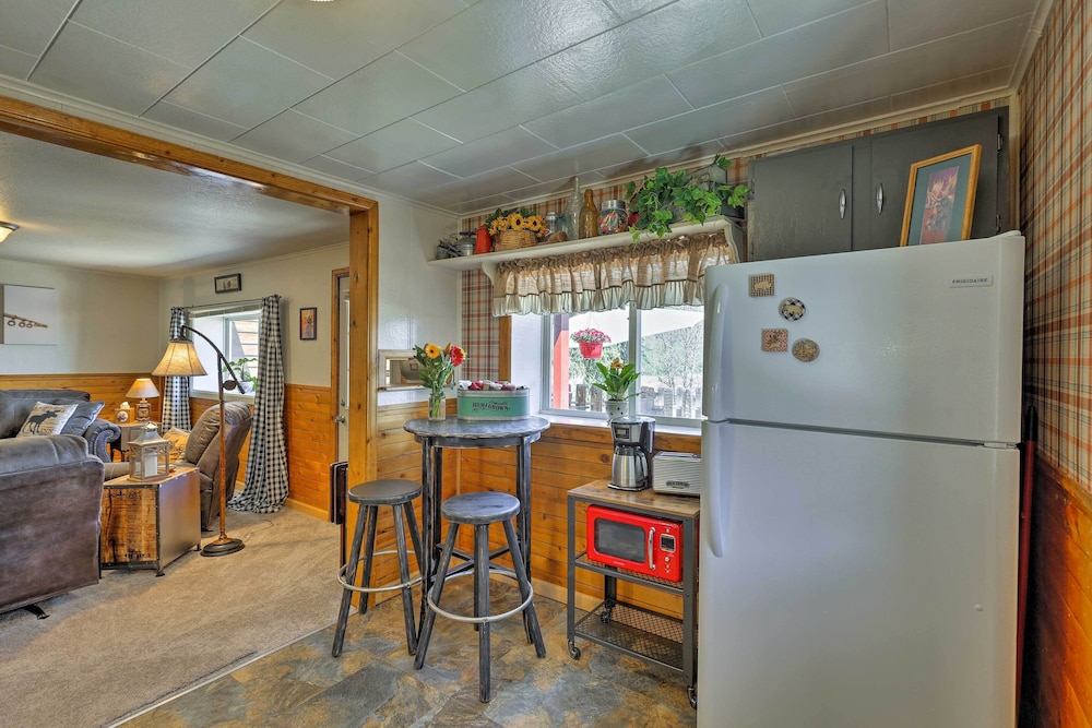 Hot Sulphur Springs Cottage - Near Resort & Rmnp! view 3