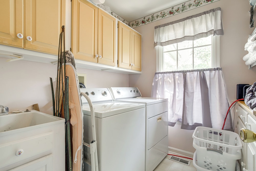 Waterfront Home w/ Hot Tub in Bozman Village!