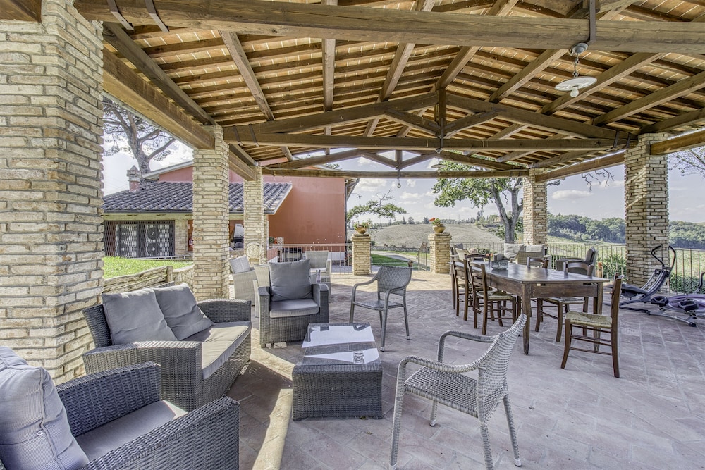 Maramaldo Sangiovese Shared Pool, Chianti view 2