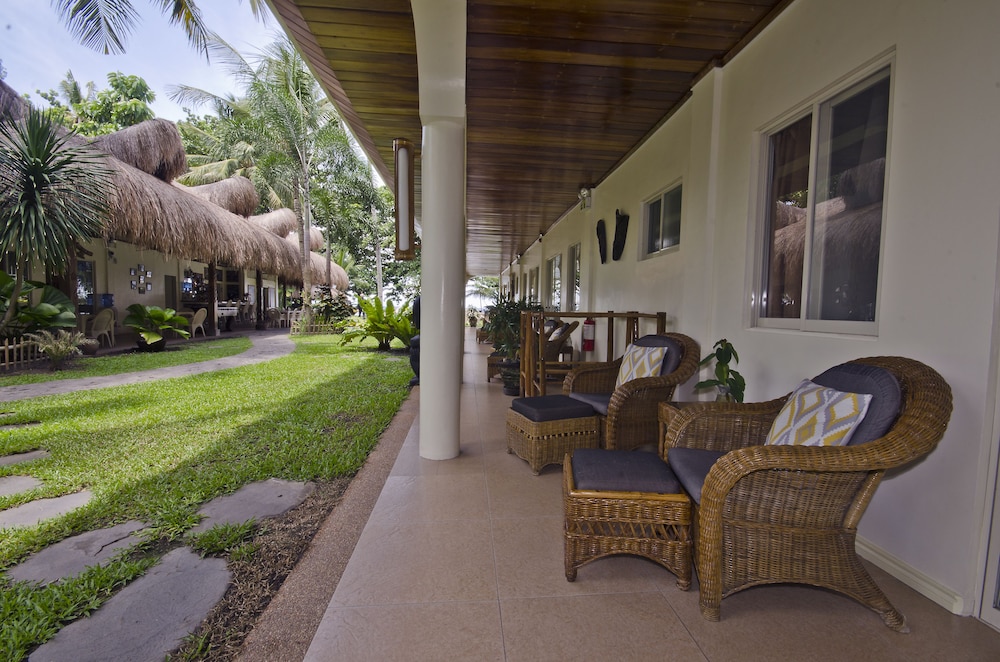 Mike's Dauin Beach Resort