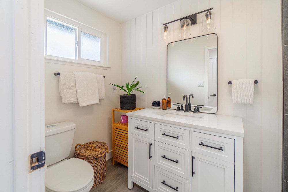 Cozy Family Haven in Sparks - Pet Friendly - Fenced Yard
