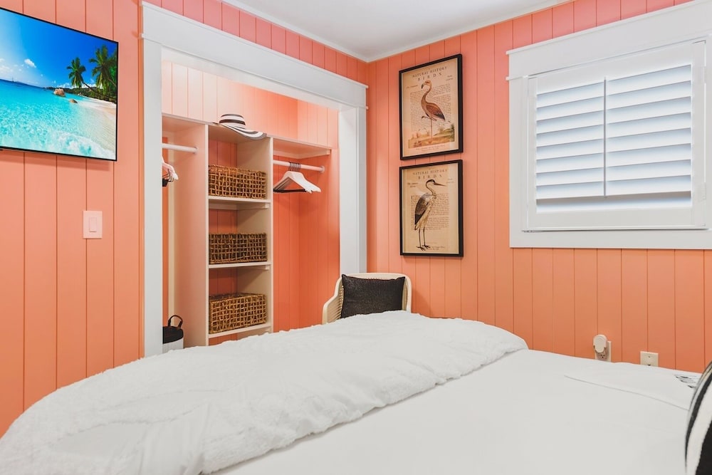 Sandbox 203 71st St East 2 Bedroom Villa by RedAwning view 3