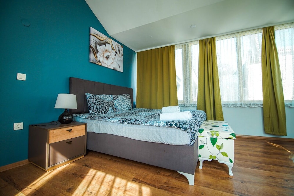 Yaghane Apartments