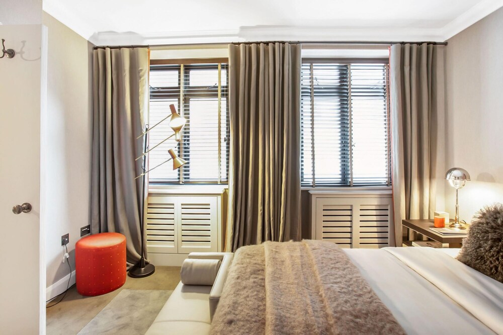 Knightsbridge 3-bed 2-bath by Harrods