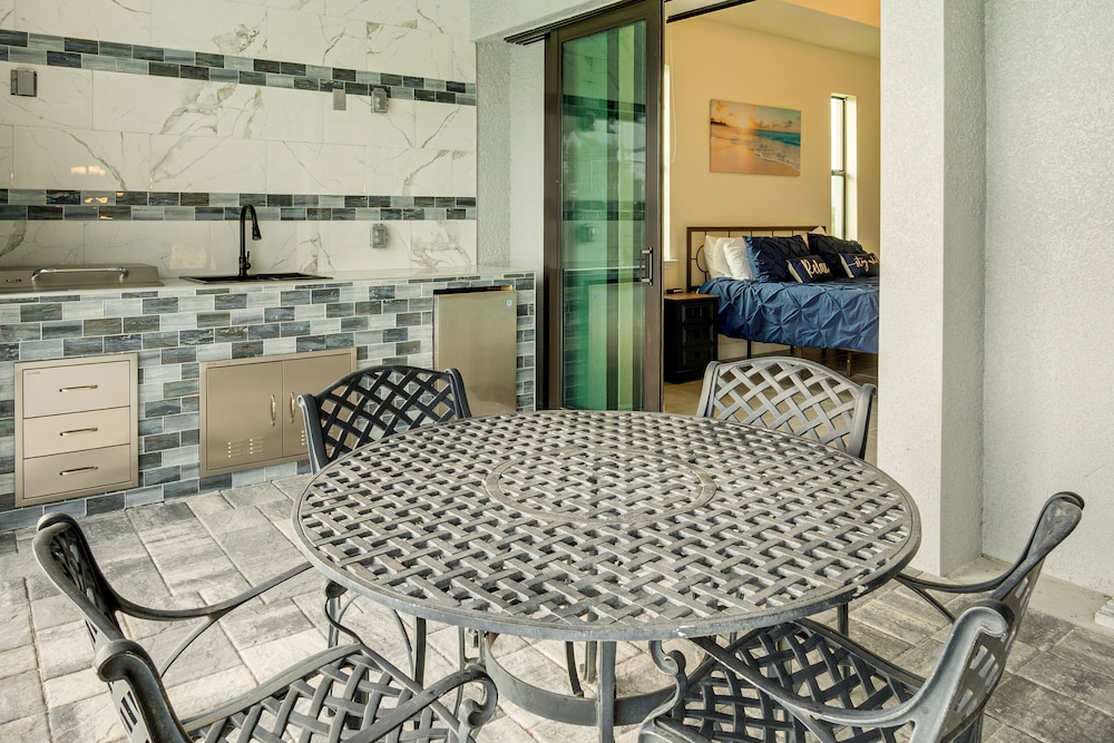 10 Mi to Beaches: Modern Retreat in Port Charlotte