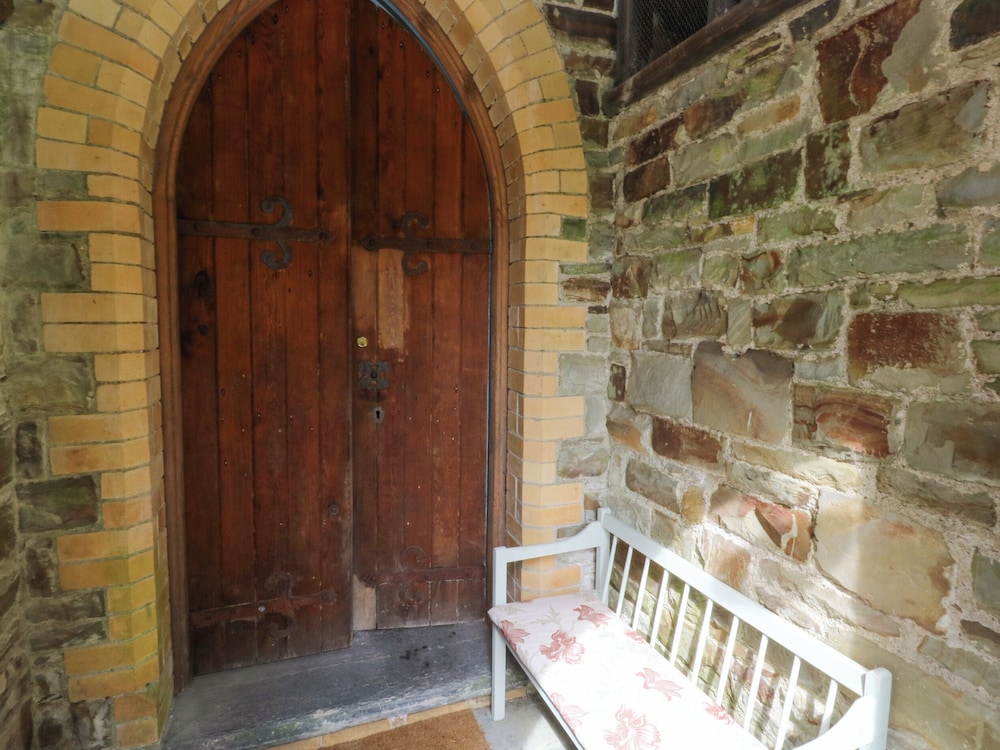 Church Llygad Y Dyffryn