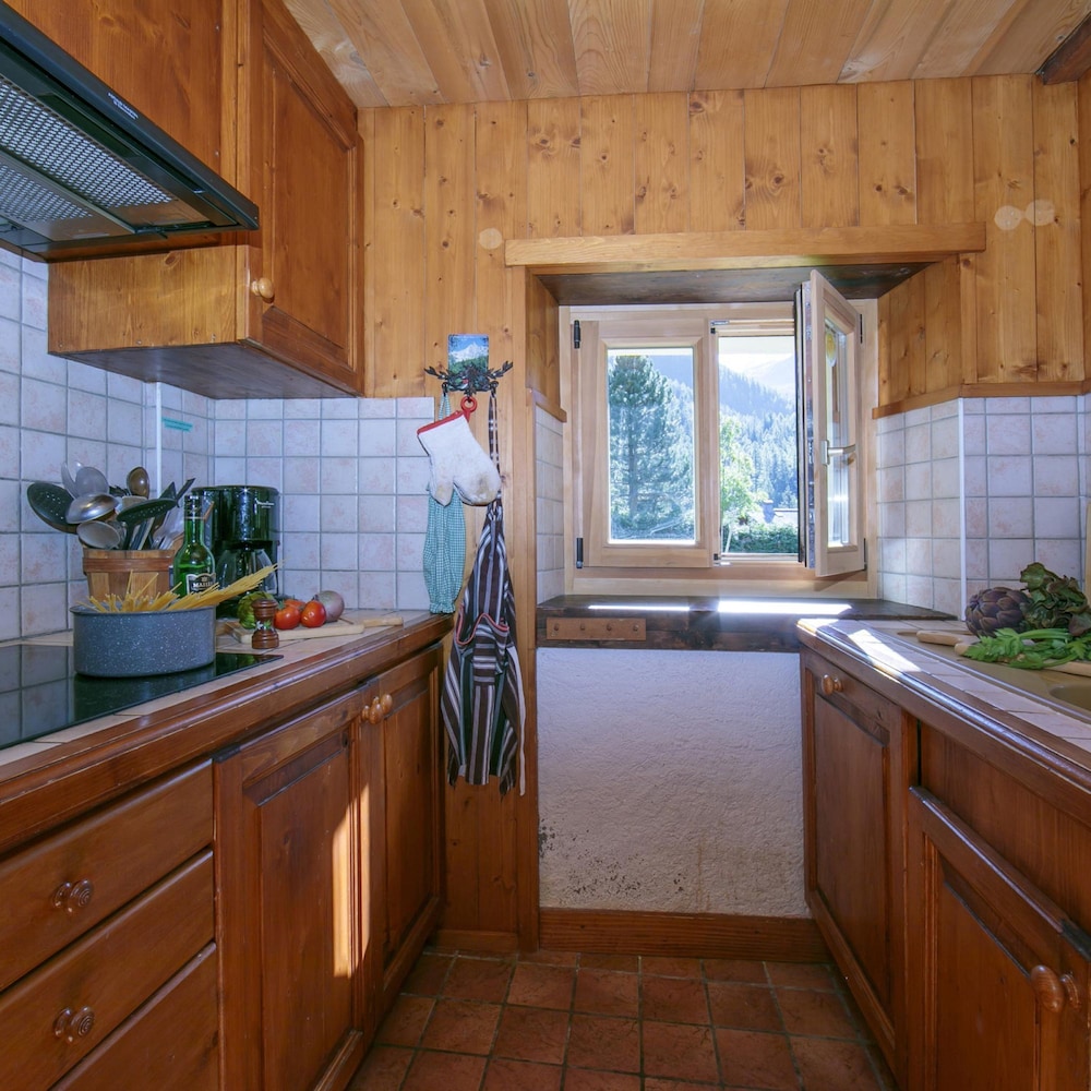 Chalet Du Croz RJ in Le Tour Argenti re