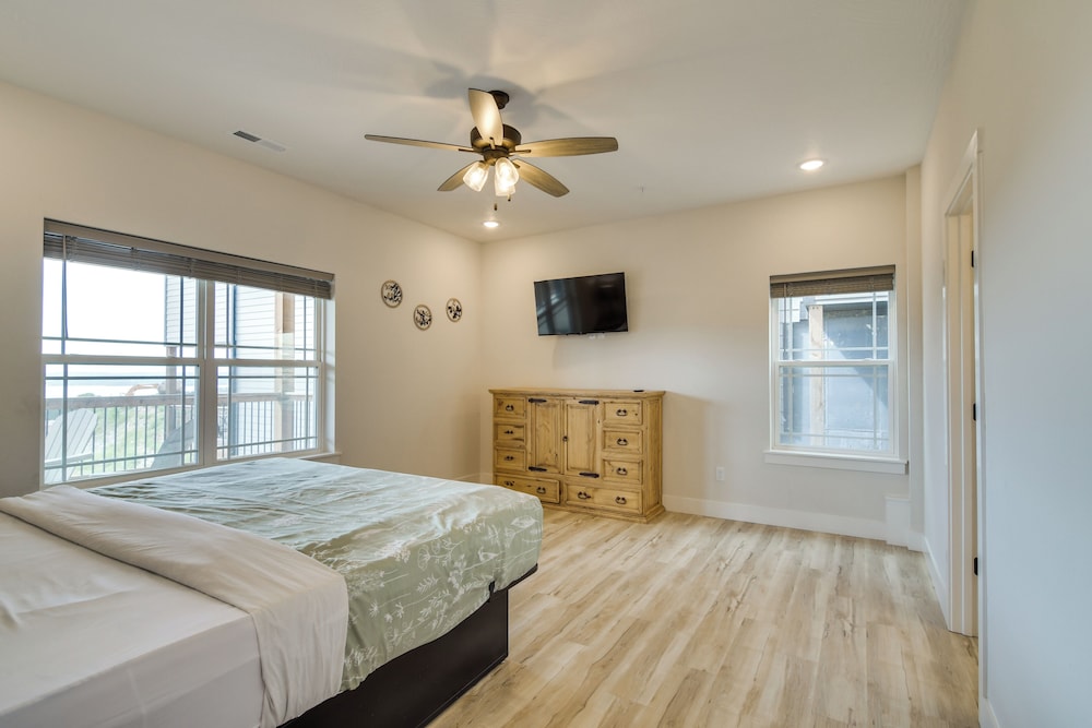 Table Rock Lake View & Games Galore: Family Lodge