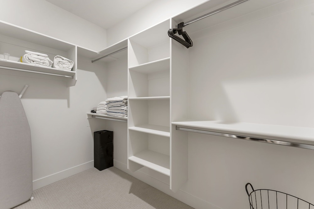 St. Gorgeous 3 Bedroom Condo