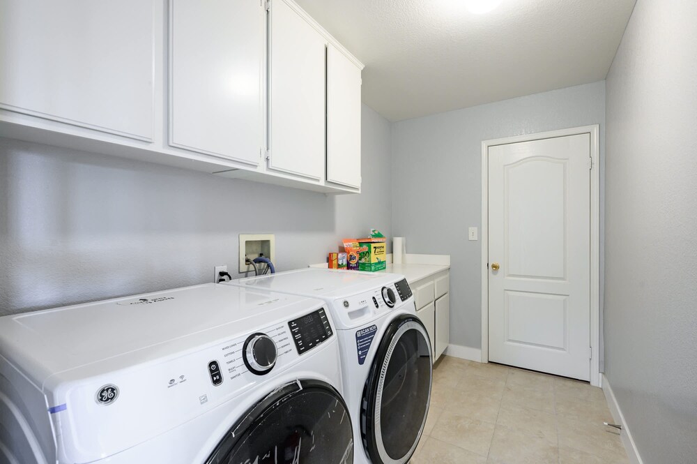 Bright Designer Home w Pool Near Everything