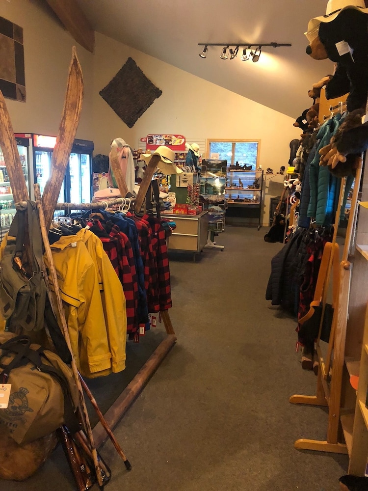 Kootenay Park Lodge