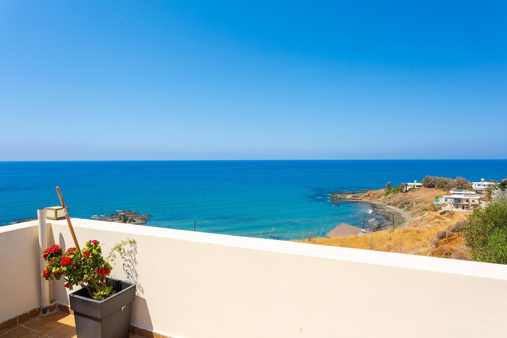 Villa Mermaid in Pomos
