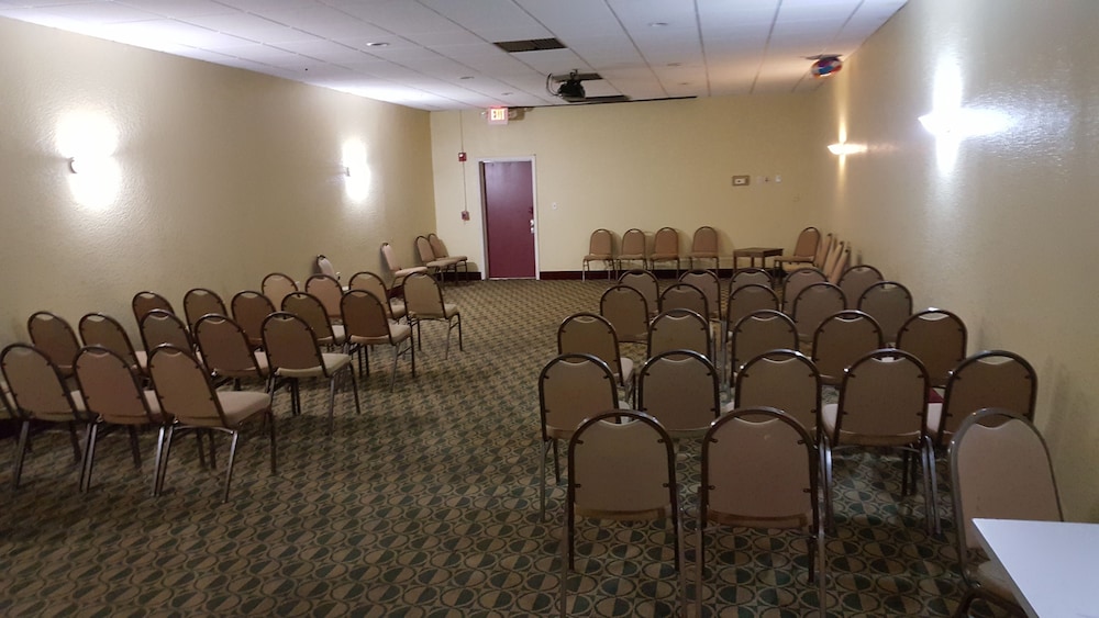 Tampa Vacations - Econo Lodge Busch Gardens - Property Image 1
