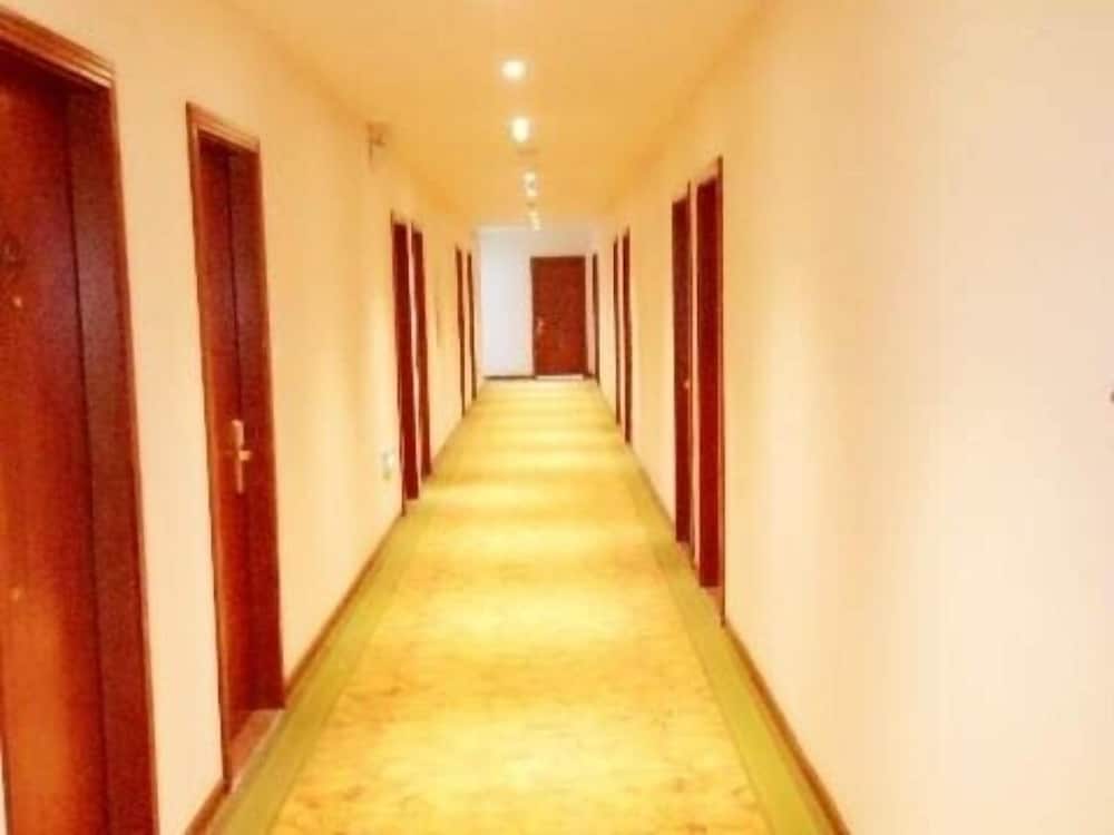 Yangzhou Vacations - GreenTree Inn Yangzhou Jiangdu West Changjiang Road Liberty Park Business Hotel - Property Image 3