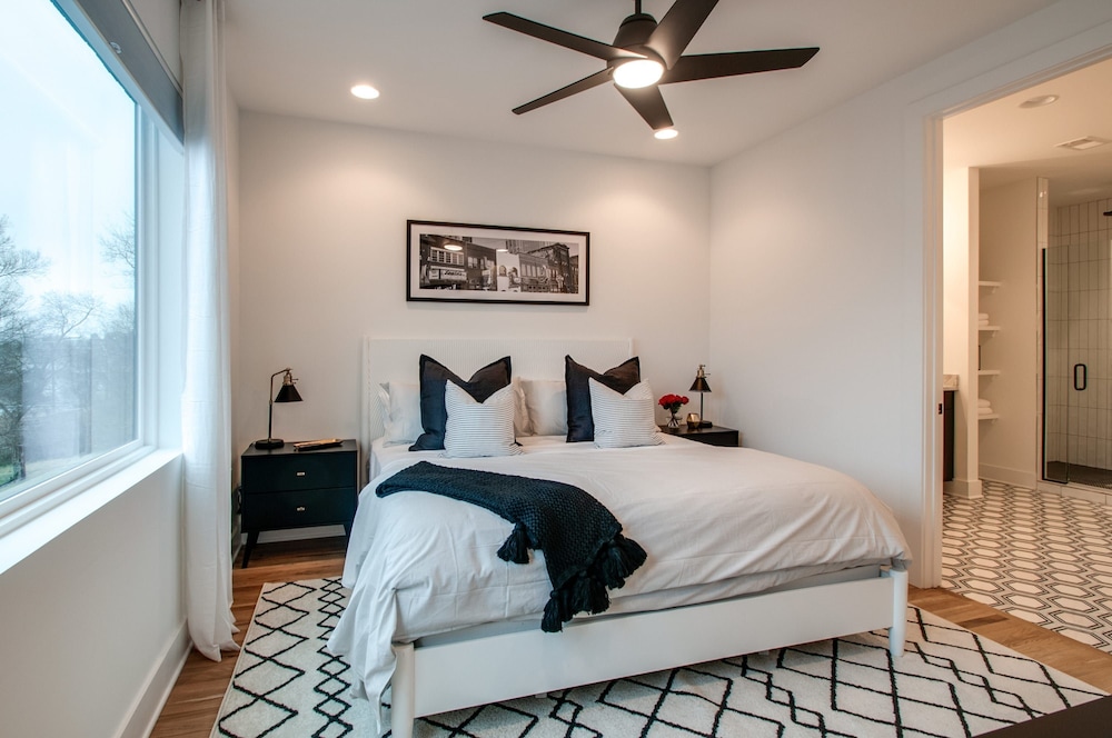 Rooftop DT City Views - Bluebird Karaoke - 14 Beds