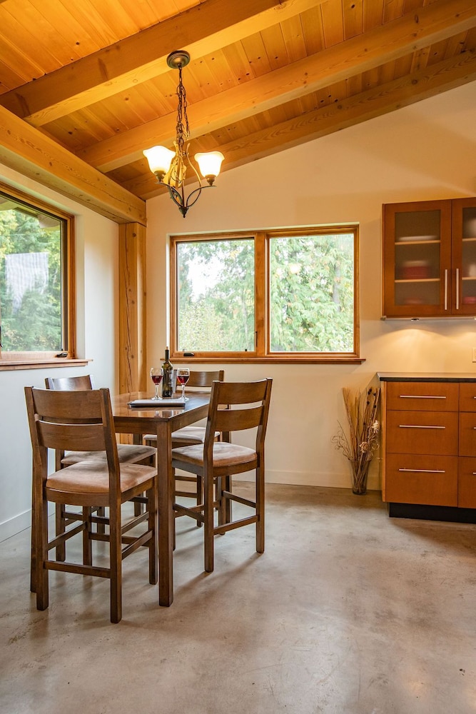 Whyte Mountain Chalet by Revelstoke Vacations - Image 2