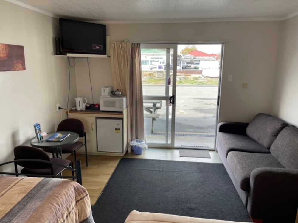 Raymar Motor Inn