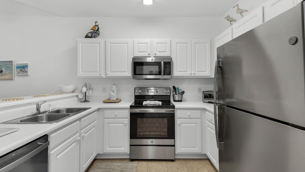 Seagrove 2BR Near Lake & Beach + Free Tickets: Bikes, Dolphin Cruise & More!