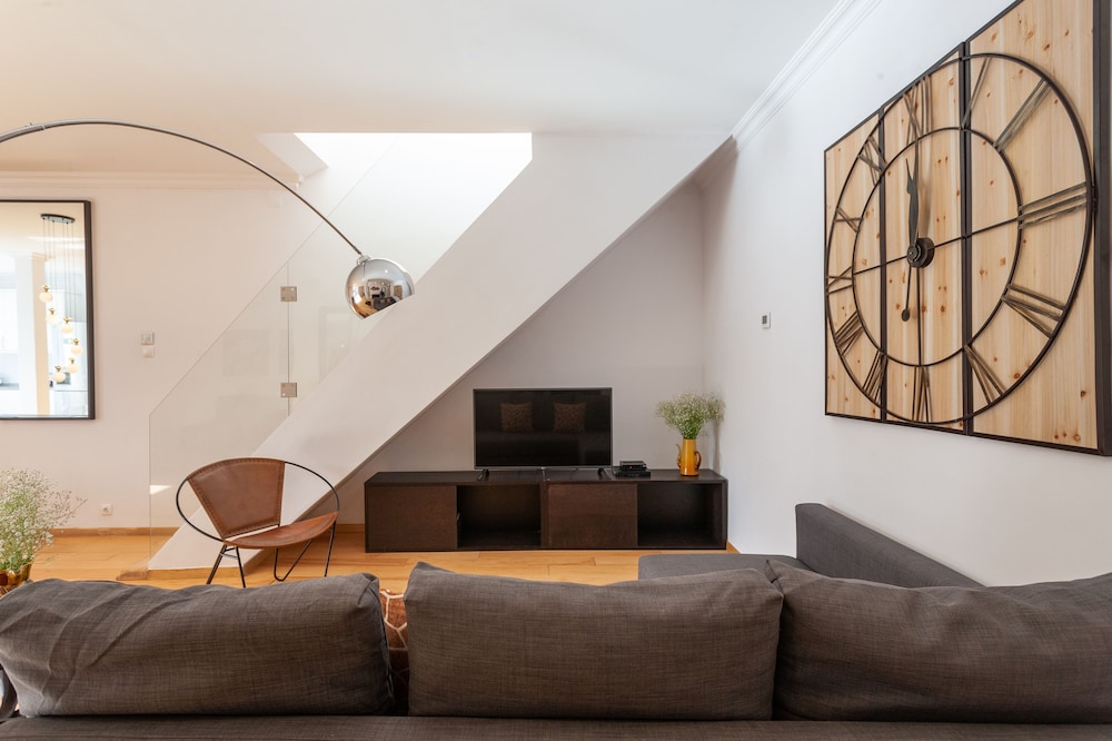 Liberty Penthouse Three-Bedroom Apartment - by LU Holidays