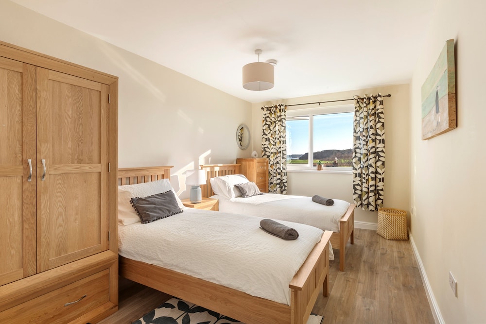 Gorse Cottage - Sea Views Village Centre