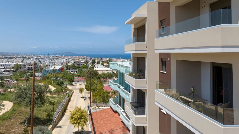 A Heaven View Park Hideaway - Chania Nest