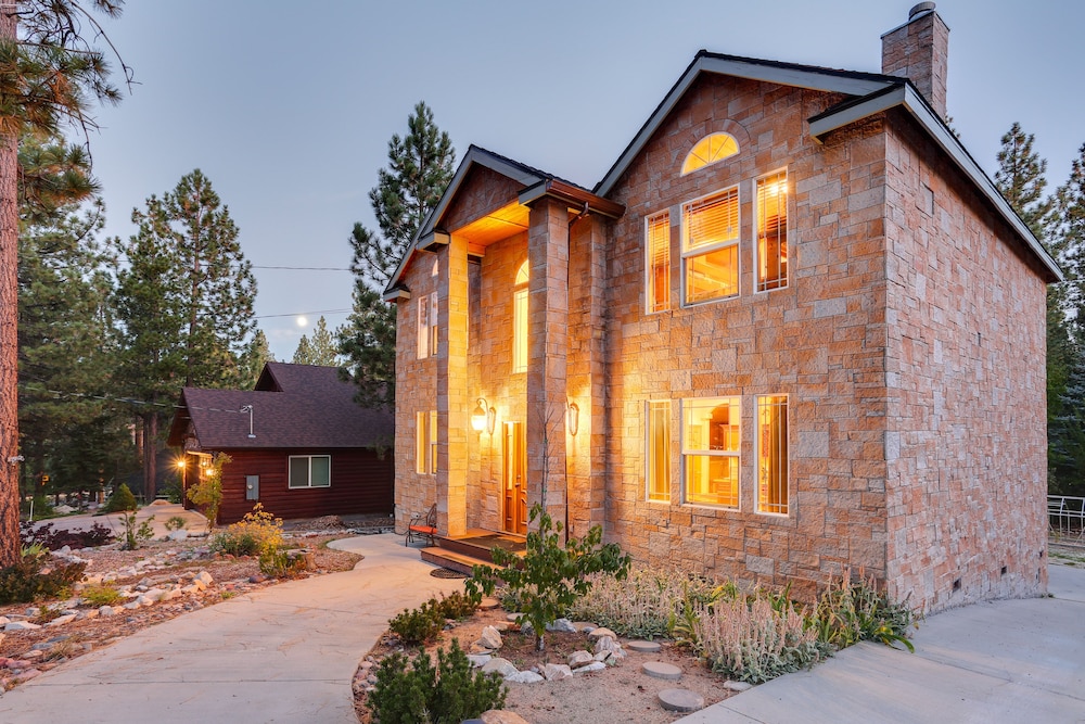 Spacious Big Bear Home w/ Game Room + Hot Tub!