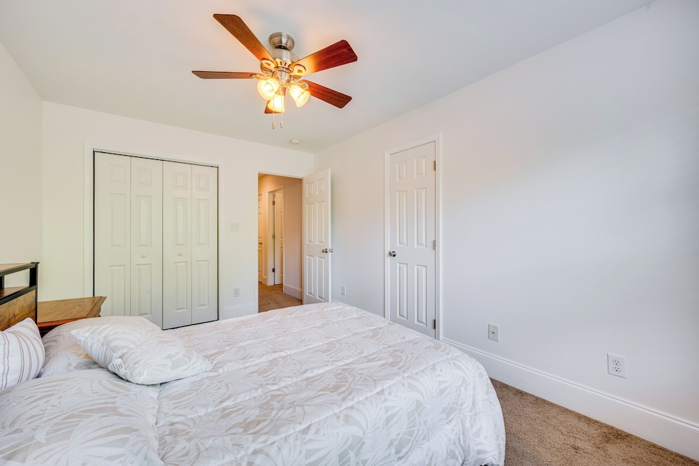 Boat, Fish & Hike: Home w/ Deck in Mooresville!