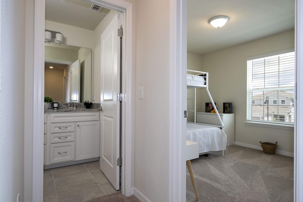 Stunning 5Bd w/ Pool @ Windsor Island Resort 3814