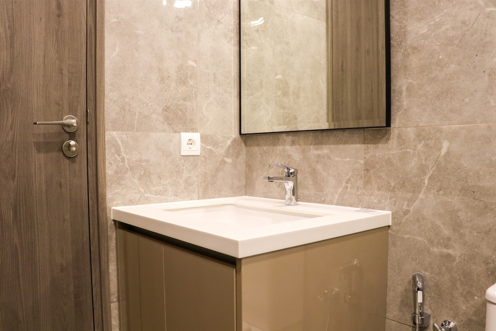 Nice And Elegant 1Br Apartment At Arumaya Residence