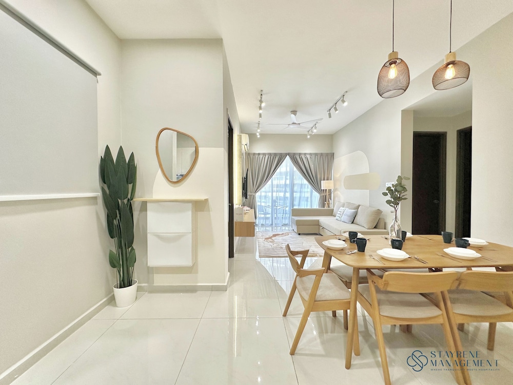 Country Garden Danga Bay Sea View Homestay by Stayrene