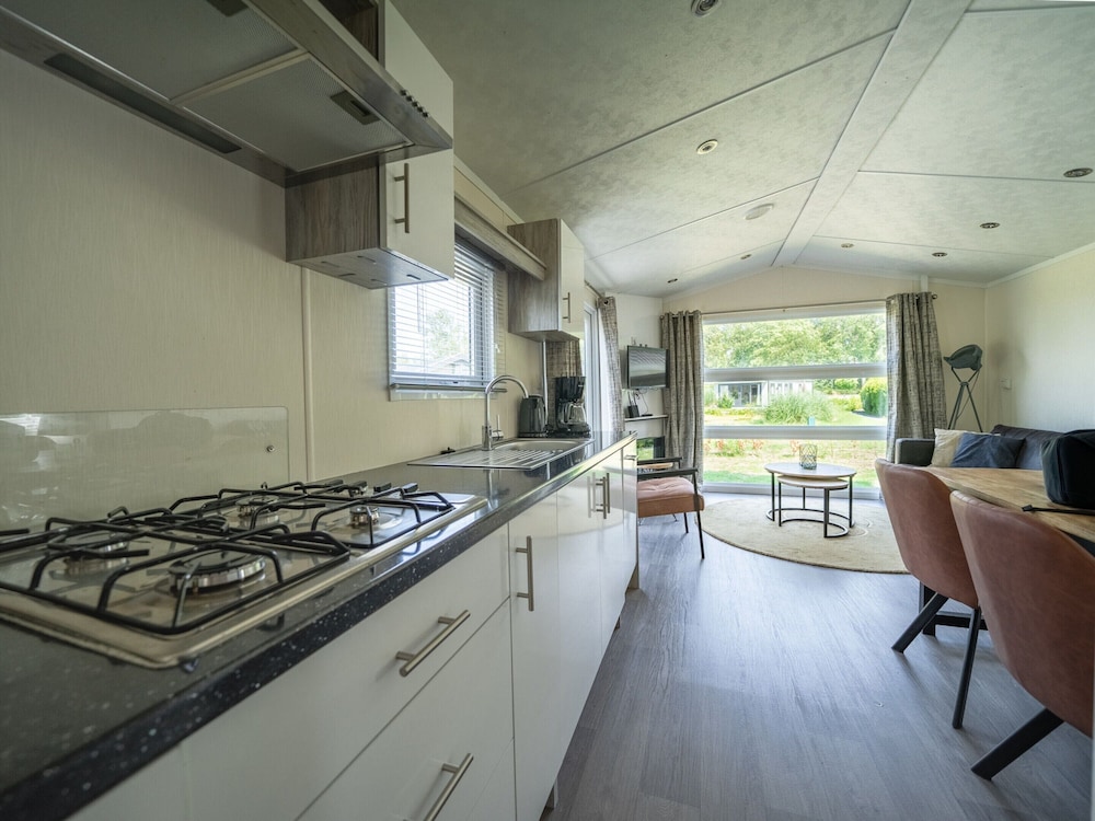 Well-maintained Chalet Near Biesbosch view 5