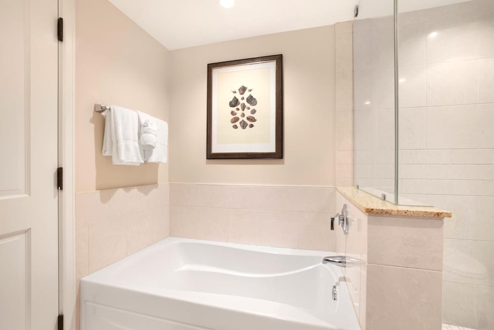 Honua Kai Hokulani 2 Free Rental Cars KBM Resorts Modern Beachfront 2 Units, 4 Bedrooms Ml-1811