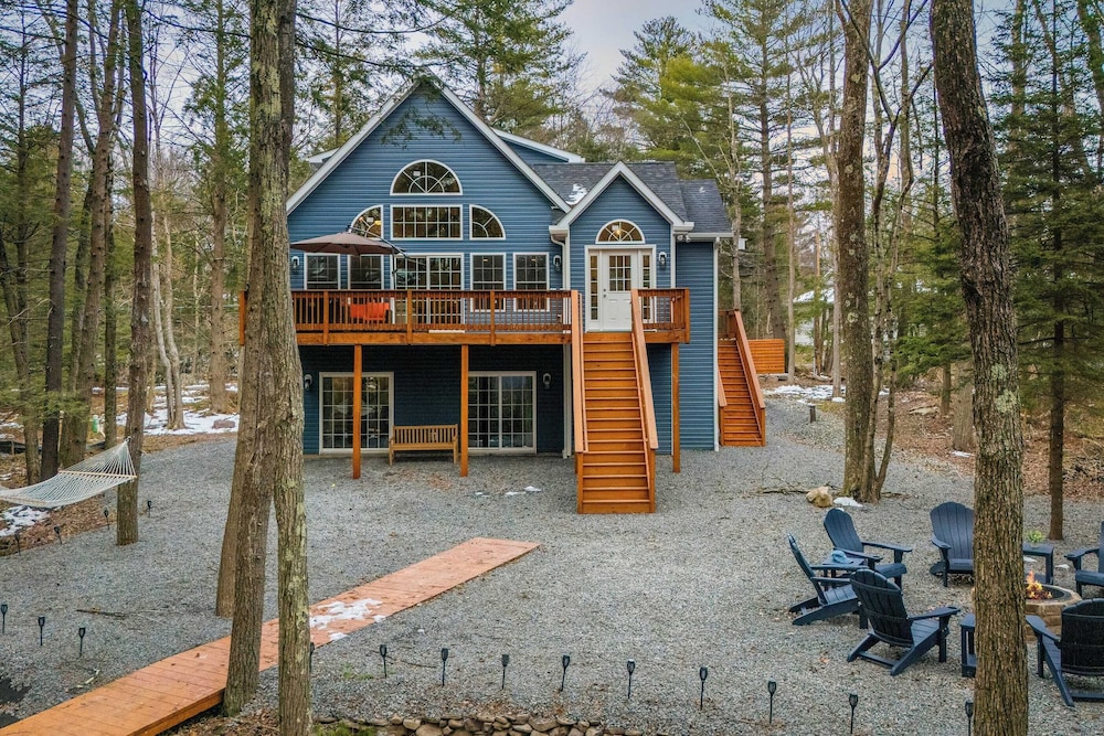 Lakeview Sunset Heaven Waterfront Escape + Private Dock Firepit + Game Room New Construction