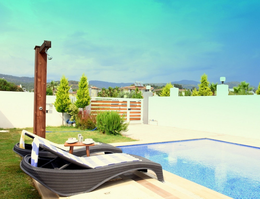 Tala Villa 8 view 3