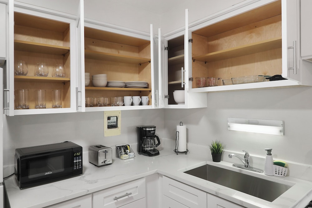 Cozy 2BR Apt Near Parks - Kimball A2