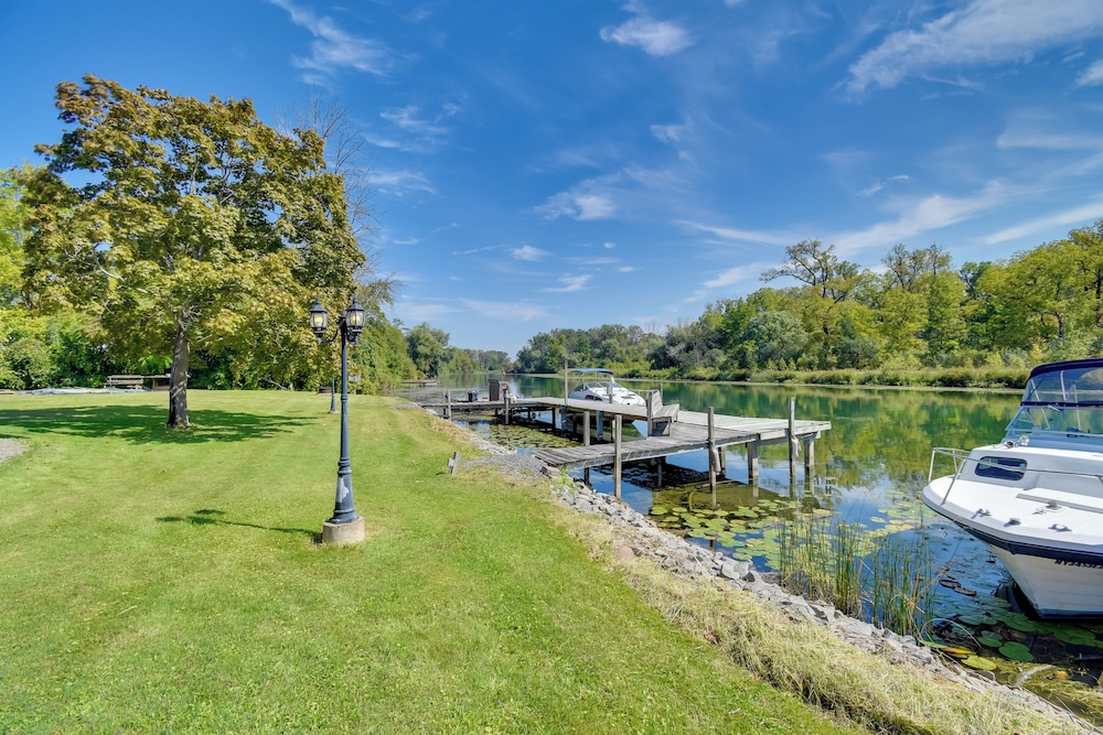 Riverfront Couple's Retreat, 3 Mi to Seneca Lake!