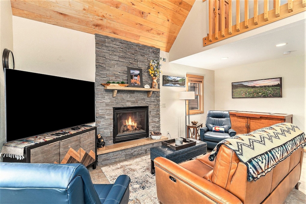 Solitude Beaver #3 - Estes Park 2 Bedroom Condo by RedAwning