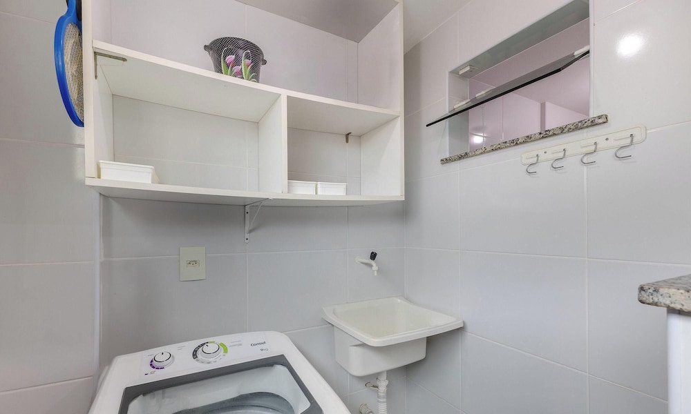 Apt 2 Bedrooms 200 m From the Beach Mao0203