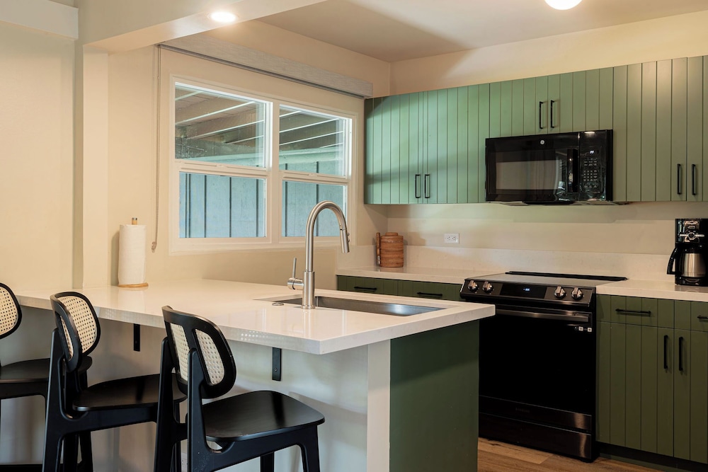 Royal Lahaina Bungalows & Spa