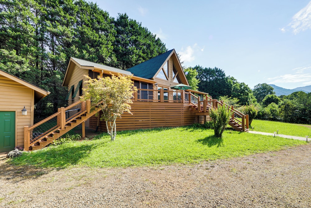 Panoramic Mountain Views & Decks: Franklin Cabin!
