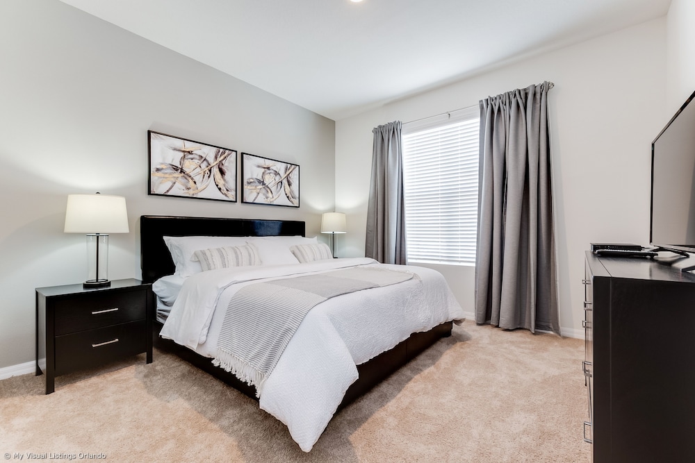 5280oak Luxury Ne 6 Bedroom 4.bath Home - Image 2