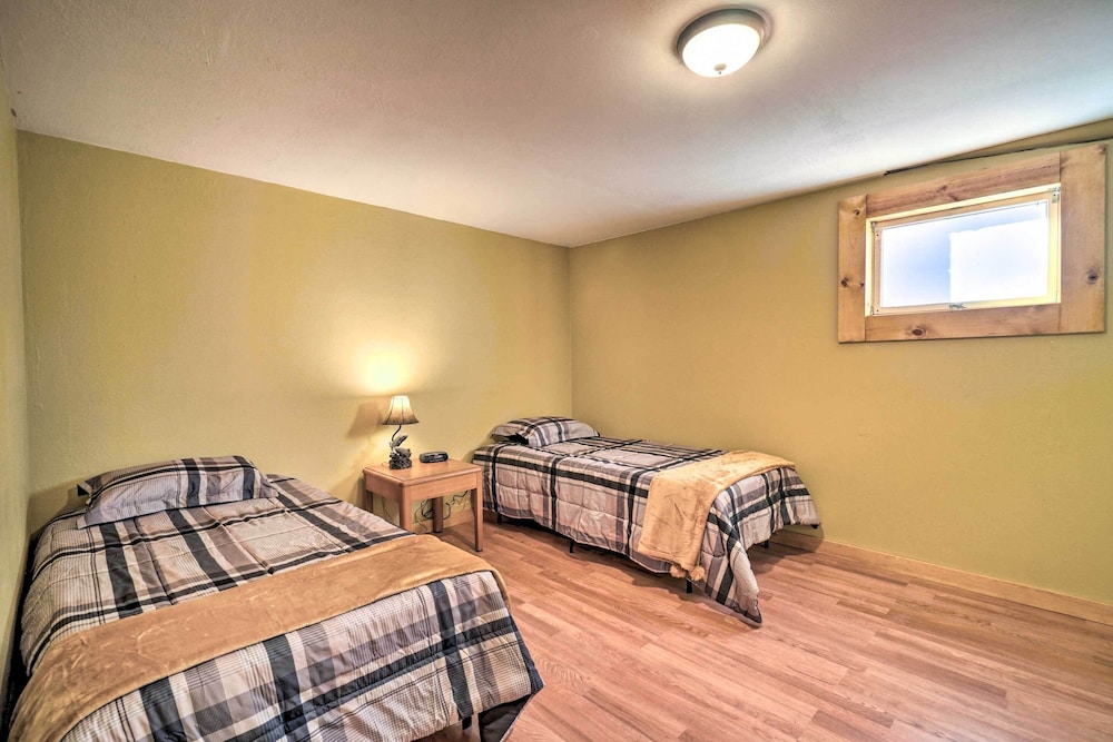 Cabin on Kenai Peninsula: Family & Group Friendly! view 2
