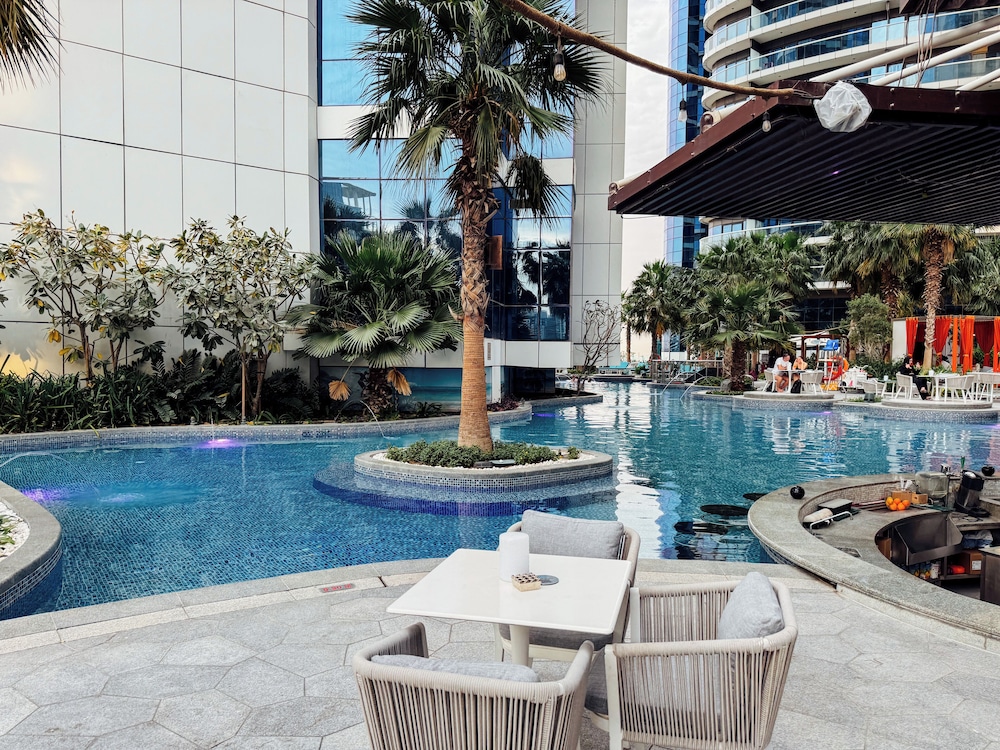 Grapeful Stay – Luxury Hostel Paramount Tower Business Bay