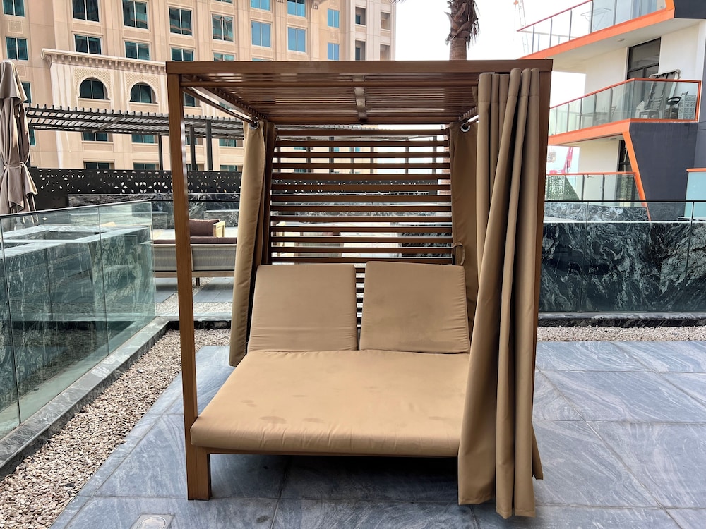 Grapeful Stay – Luxury Hostel Binghatti Avenue Tower Al Jaddaf