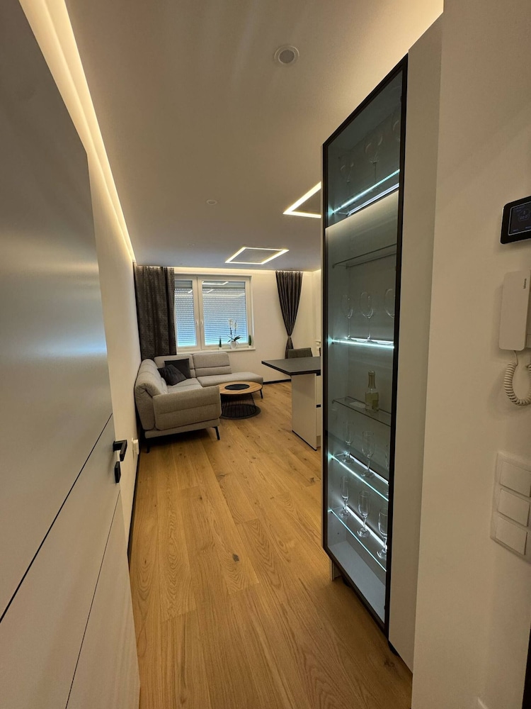 Stylish Apt Near Belvedere 15 Min to Center
