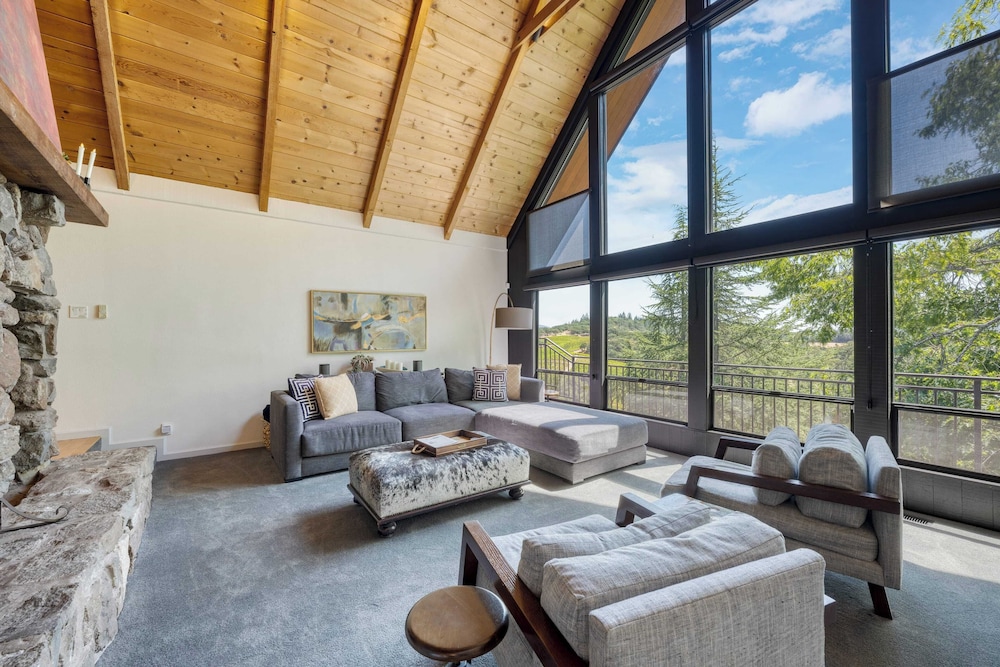 Kenwood Vista by Avantstay 7acres w/ Pool, Fire Pit, Vineyard Views